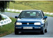 VOLKSWAGEN Golf  1.8 - 66.00kW